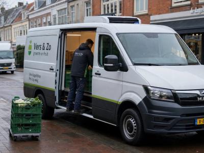 A MAN bestelwagen loads chilled crates at a city curbside, showing everyday refrigerated delivery use.